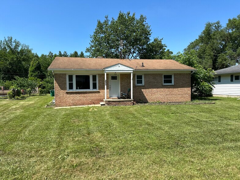 Primary Photo - 220 Montague St