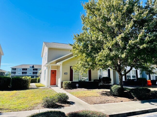 Building Photo - SPACIOUS 3bed/2.5bath TOWNHOME w/1st floor...