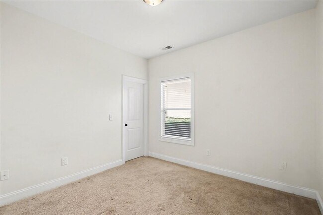 Building Photo - 2260 Harvest Ridge Cir NE