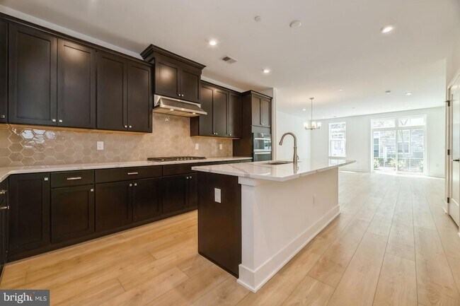 Building Photo - 2107 Donatello Dr