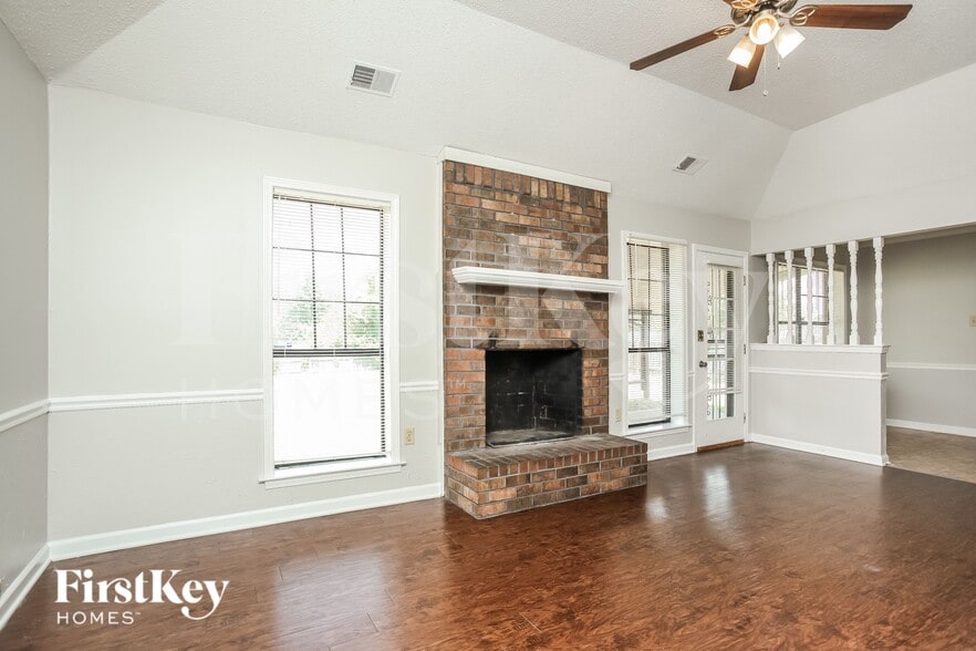 Building Photo - 4834 Walden Glen St