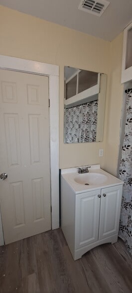 Building Photo - 2203 Broad St