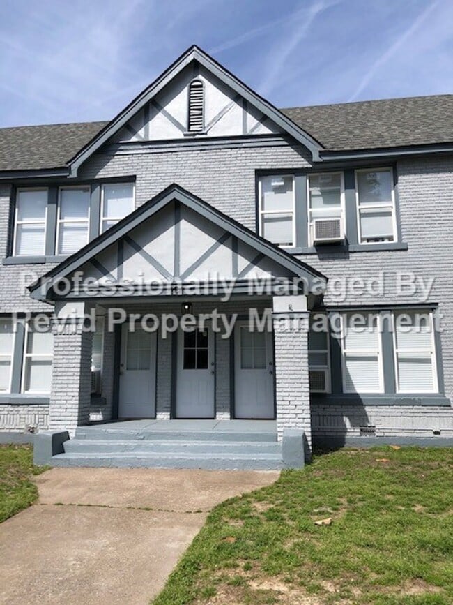 Building Photo - The Gables at Auburndale!