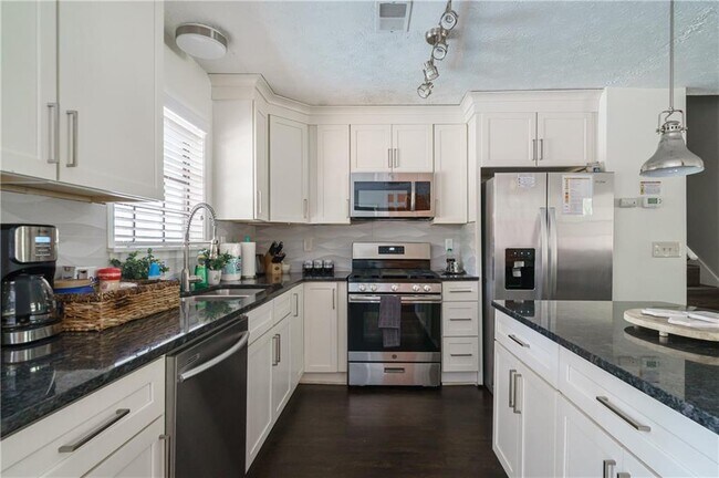 Building Photo - 942 Cadencia Way SW