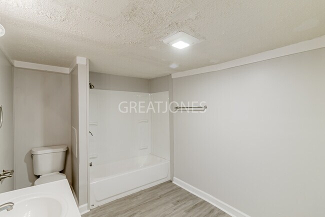 Building Photo - 310 Brown Pl