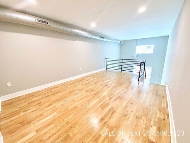 Building Photo - 1523 W Girard Ave