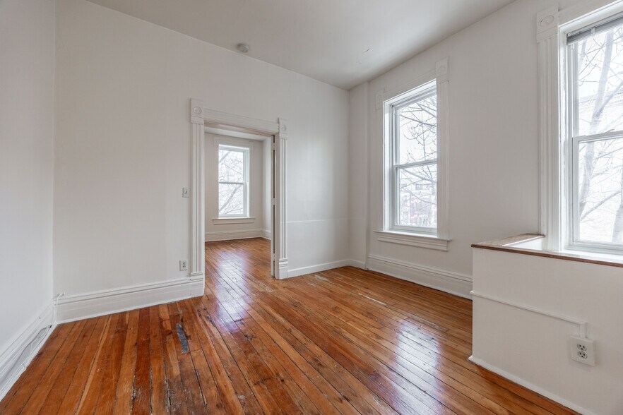 Building Photo - 2059 N Clifton Ave