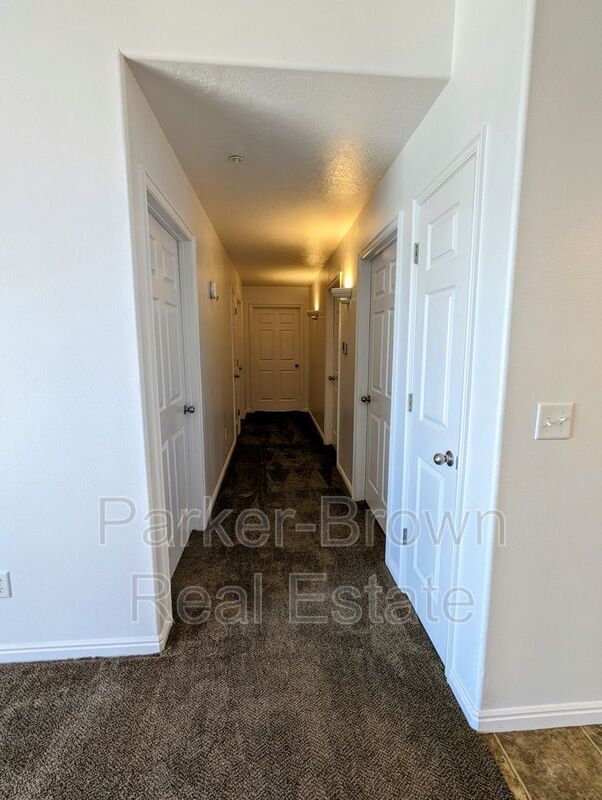 Building Photo - 1656 Westbury Way