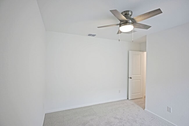 Building Photo - 463 River Run Wy