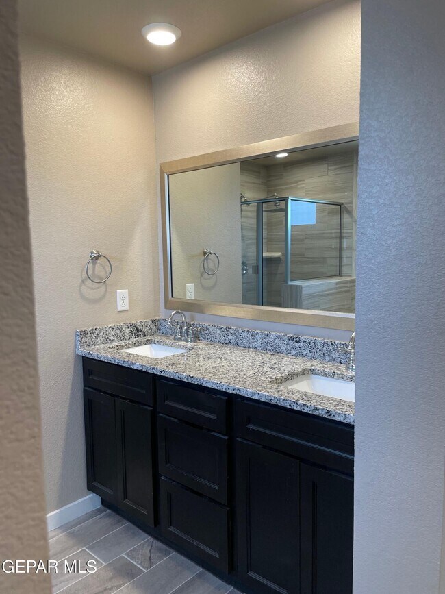 Building Photo - 15117 Design Ct