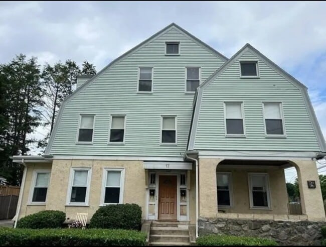 Building Photo - 17 Linden Pl