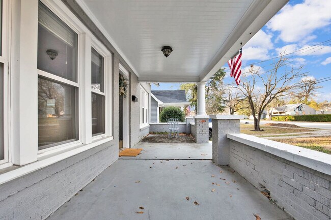 Building Photo - 1713 Fort Bragg Rd