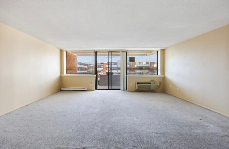 Building Photo - 1460 Elm St