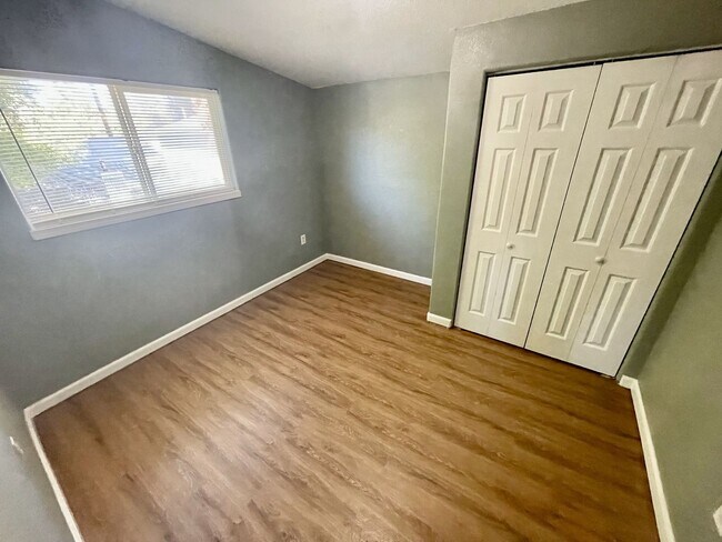 Building Photo - 3 bedroom 2 bathroom house