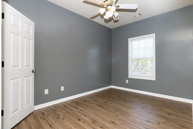 Building Photo - 2871 Cross Creek Dr