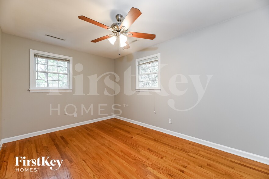 Building Photo - 312 Rose Ln