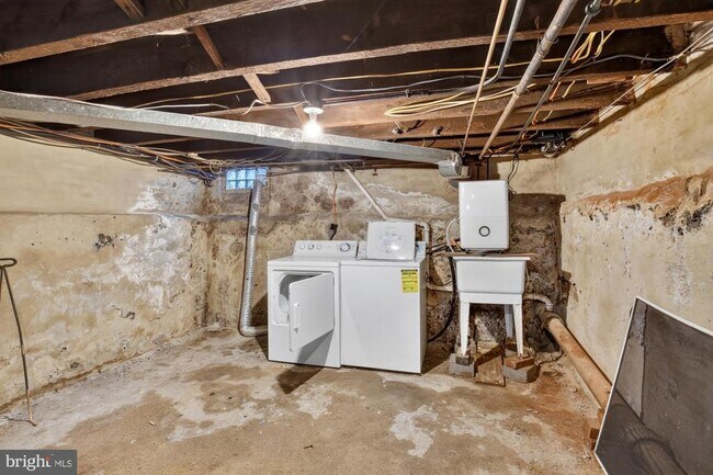 Building Photo - 2228 Taggert St