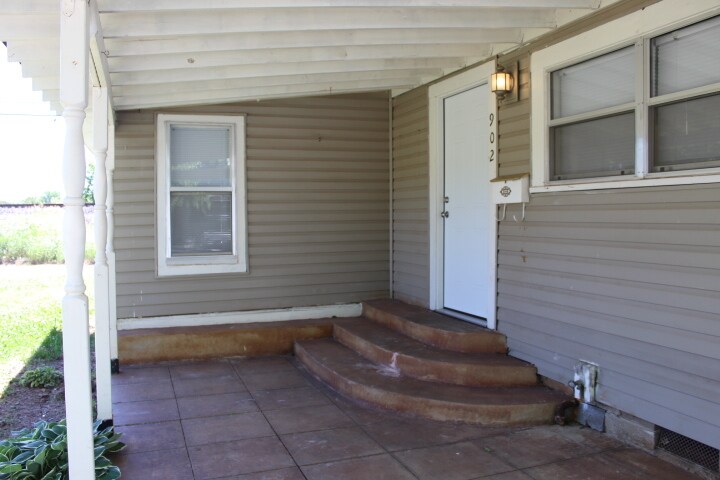 Building Photo - 902 NW 99th St