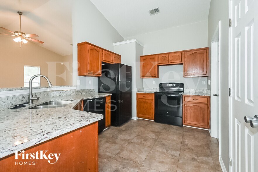 Building Photo - 9181 Triple Crown Loop E