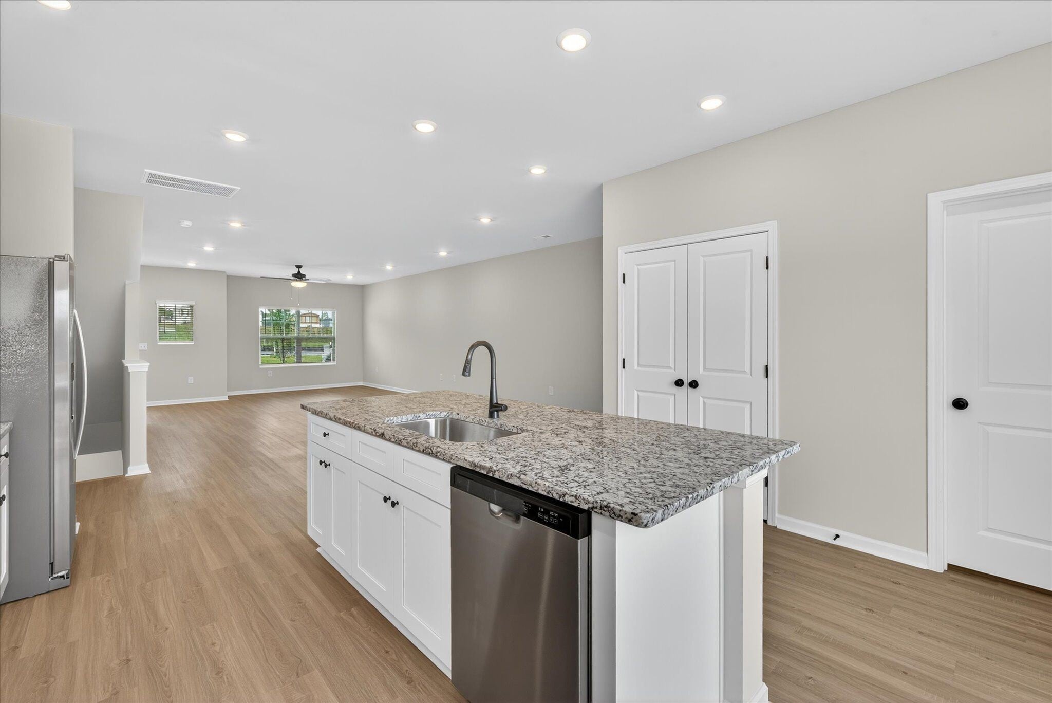 Building Photo - 1986 W Davidson Ave