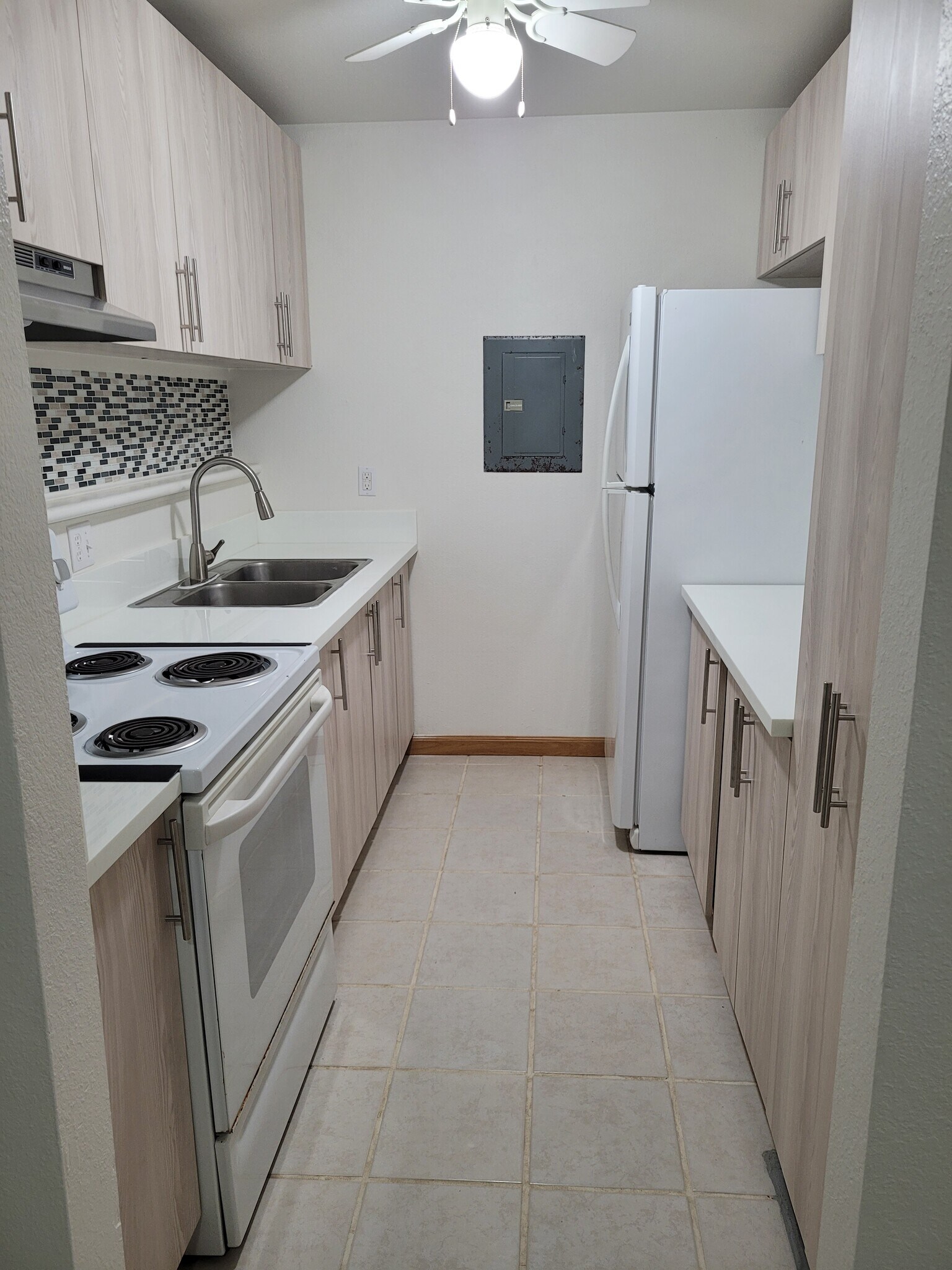 Building Photo - 46-267 Kahuhipa St