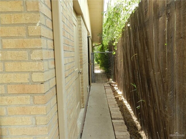 Building Photo - 23 E Samano St