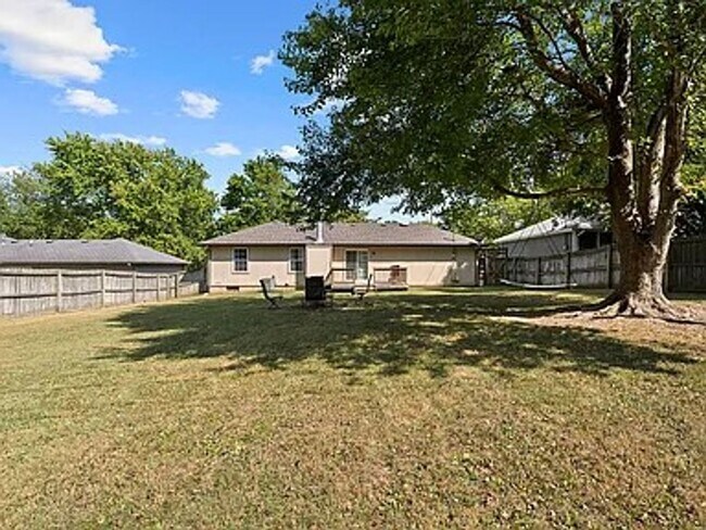 Building Photo - 3 Bed 2 Bath 2 Car Garage Available Now!!!