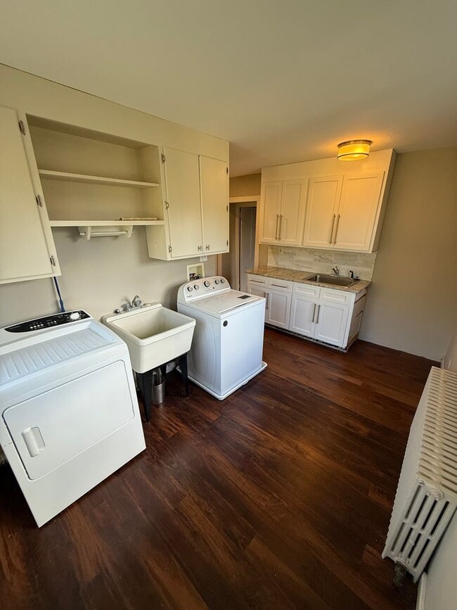 Building Photo - Charming Doylestown Modern Farmhouse