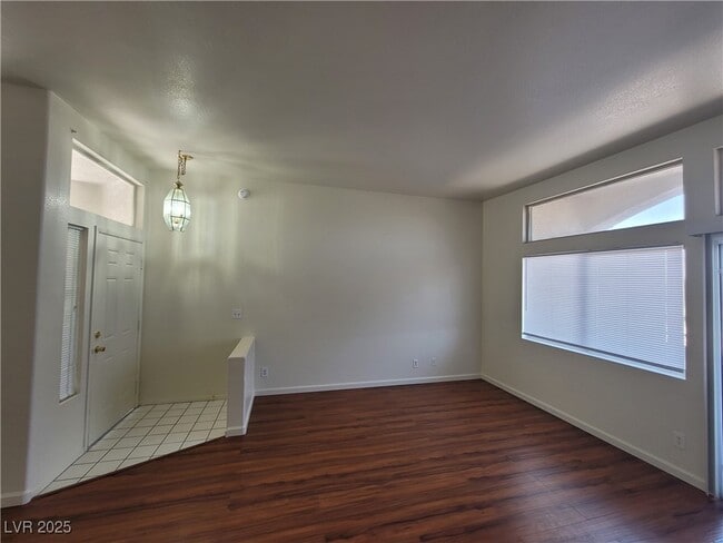 Building Photo - 3125 N Buffalo Dr