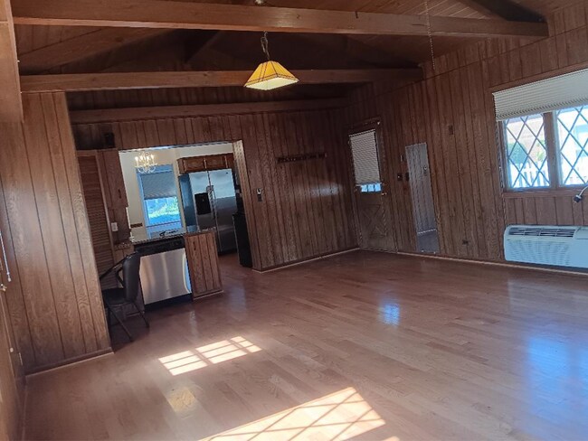 Building Photo - 9225 Mason Ave