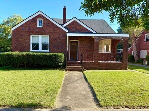 Building Photo - Charming All-Brick Home in Prime Charlesto...