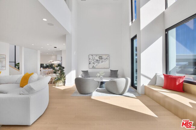 Building Photo - 30020 Morning View Dr