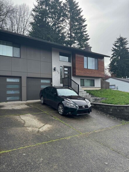 Building Photo - 104 NW Royal Ct