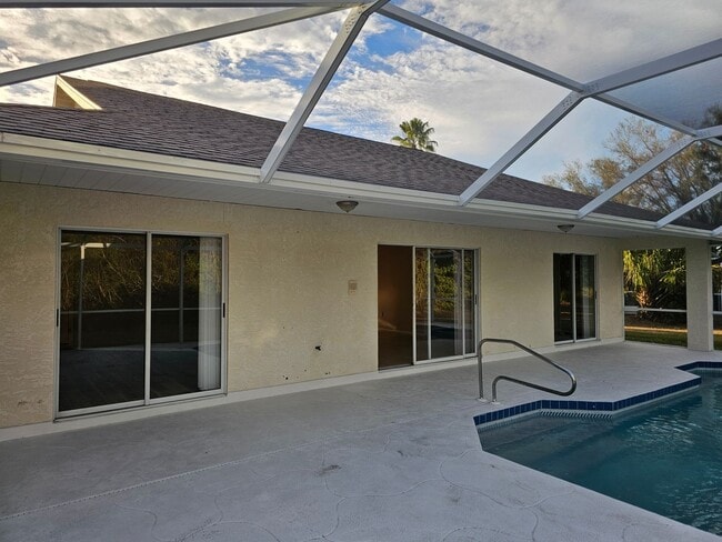 Building Photo - Move In Ready