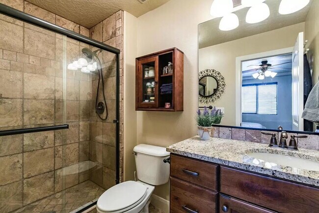 Building Photo - Spacious 3-Bed Townhouse Retreat in Southgate Townhomes