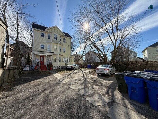 Building Photo - 41 Donnelly St