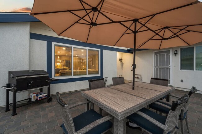 Building Photo - 10983 Parkdale Ave