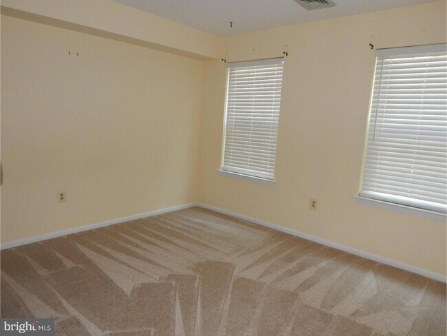 Building Photo - 106 Pinewood Dr