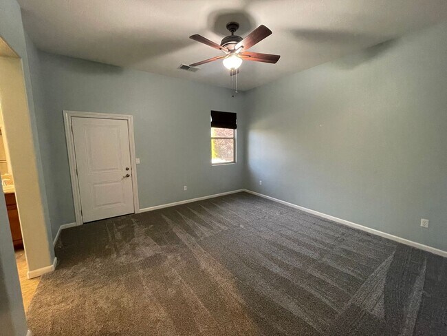 Building Photo - Sparks Home in Gated Community!
