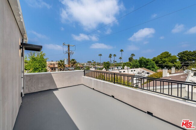 Building Photo - 4337 Dixie Canyon Ave