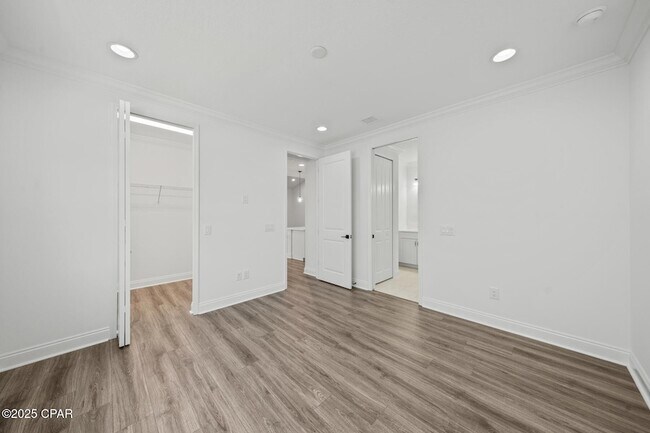 Building Photo - 9000 Parrot Pl