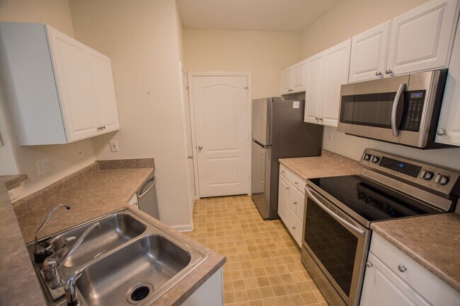 Building Photo - Lovely 2-bedroom, 2-bath condo available f...