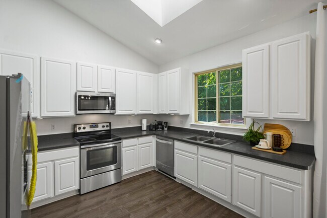 Building Photo - 5841 Lafayette Ln