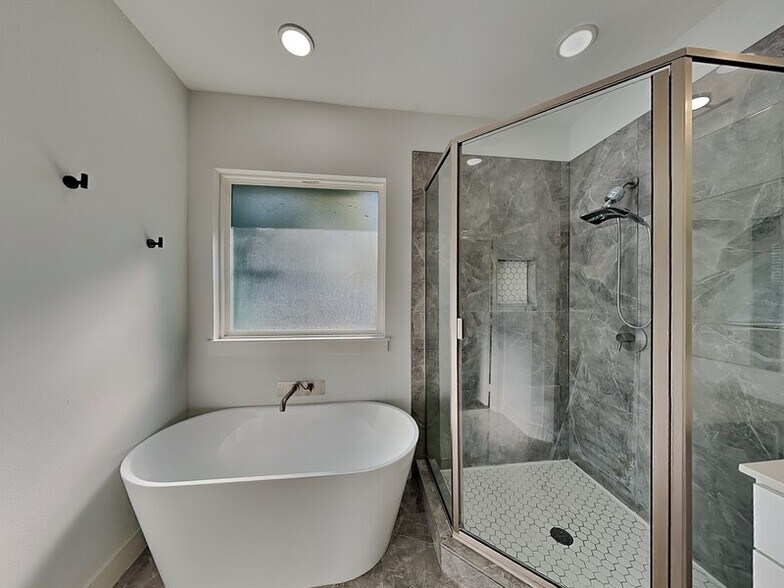 Building Photo - 1920 Carver Ave