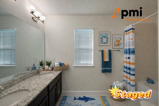 Building Photo - "Spacious Elegance Awaits: 5-Bedroom Home with 3.5 Baths in Winter Garden"