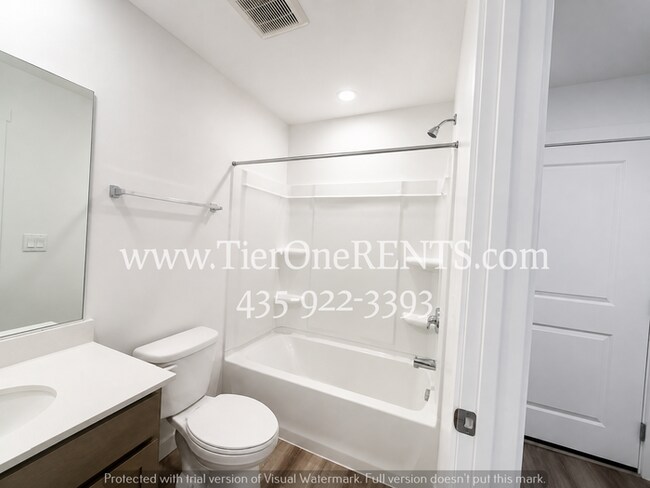 Building Photo - This property offers a NO DEPOSIT option available for qualified renters!