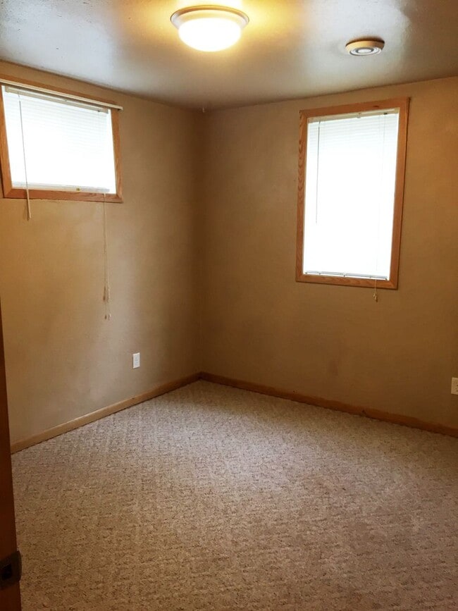 Building Photo - 920 18th Ave SW