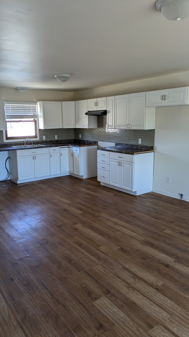 Kitchen - Upper - 6938 250th Ave