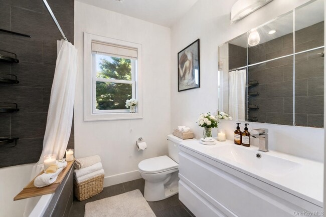 Building Photo - 22 E Clinton Ave