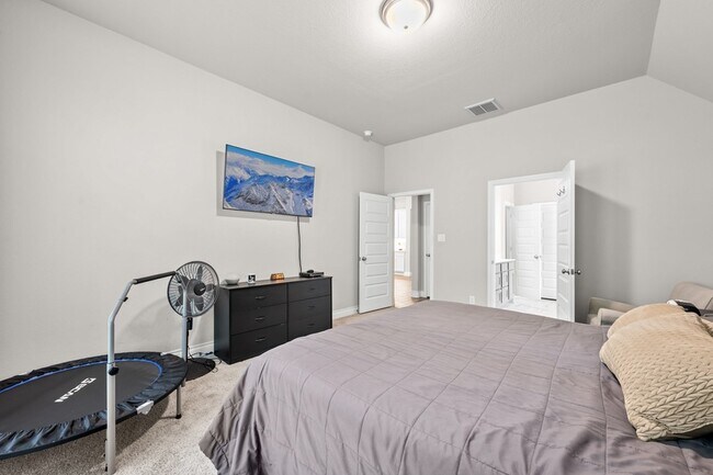 Building Photo - 8136 Tyrell Hgts Rd
